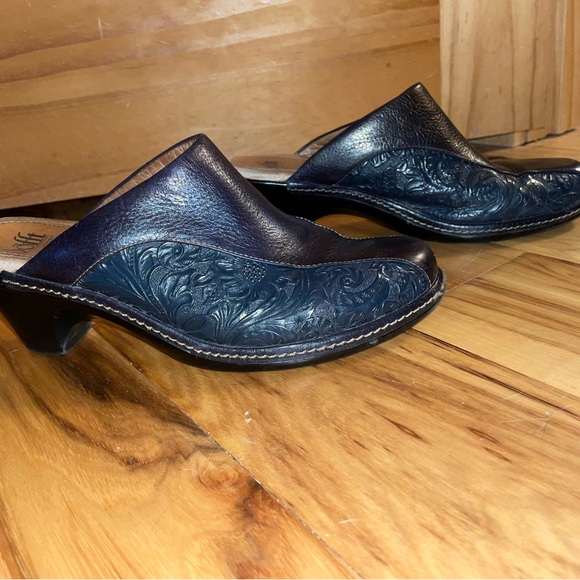 Sofft Shoes - Sofft Women's Dark Embossed Mules